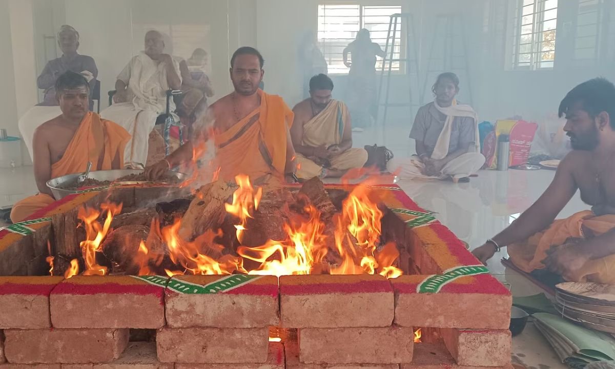 Pandit for Last Rites